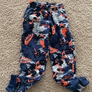 Nike boys medium pants